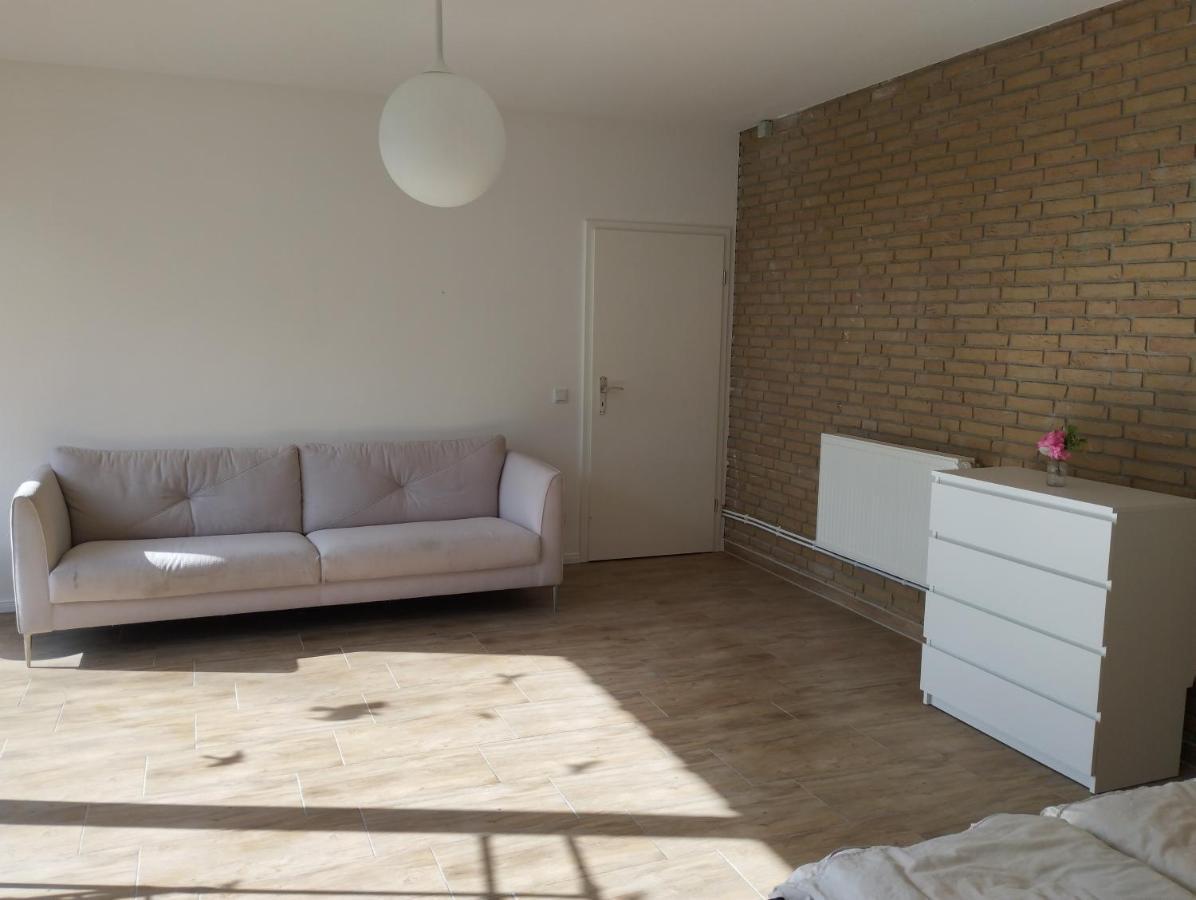 Appartement 4 Personen - Zimmer In Wohnung, Zentral, Ruhig, Modern ลุบเบคเคอ ภายนอก รูปภาพ